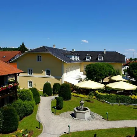 Geraeumige Im Sammareier Gutshof In *