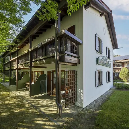 Apartamento Geraeumige Im Sammareier Gutshof In *