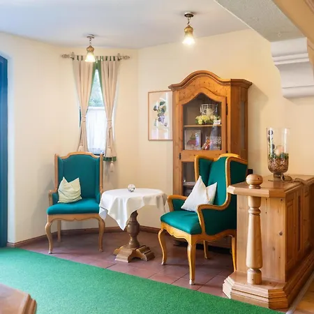 Geraeumige Im Sammareier Gutshof In Apartamento *